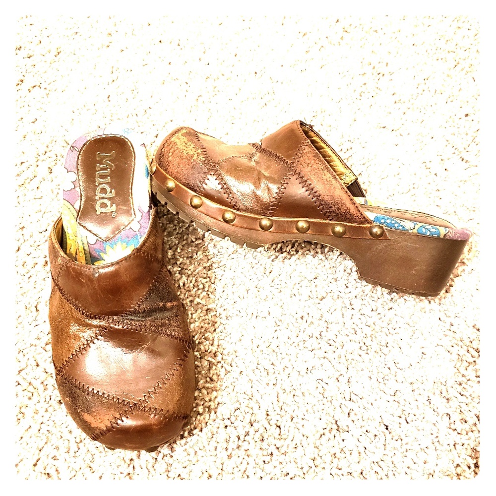 Gently used  Mudd clogs